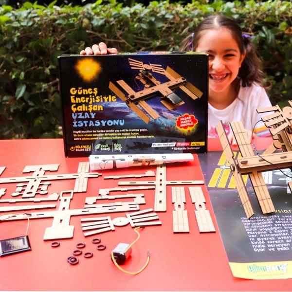 GÜNEŞ ENERJİSİYLE ÇALIŞAN UZAY İSTASYONU