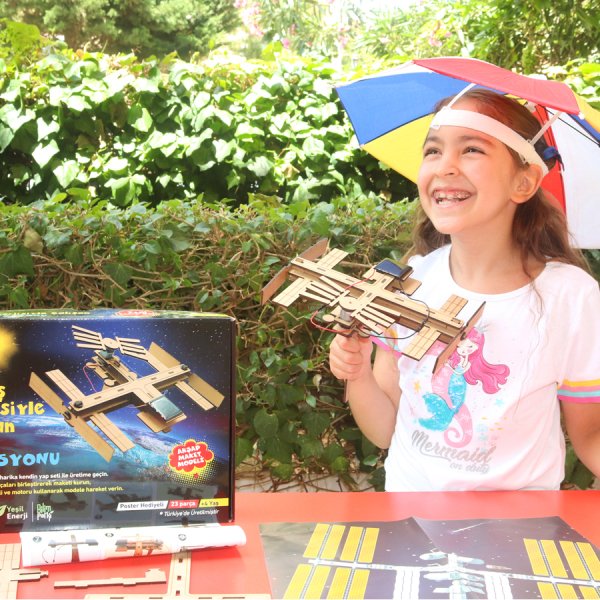 GÜNEŞ ENERJİSİYLE ÇALIŞAN UZAY İSTASYONU