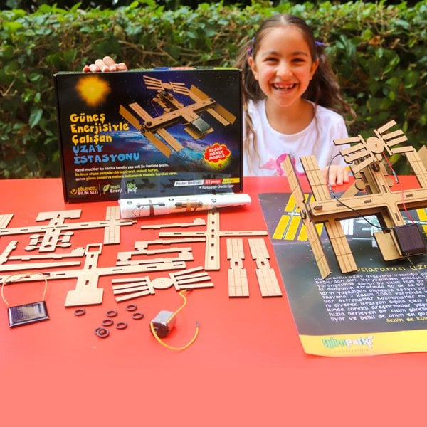 GÜNEŞ ENERJİSİYLE ÇALIŞAN UZAY İSTASYONU